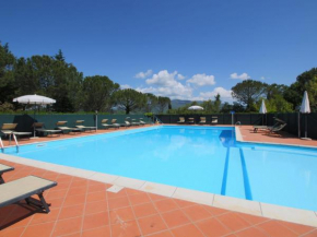 Elegant Farmhouse in Campriano with Swimming Pool Guistrigona